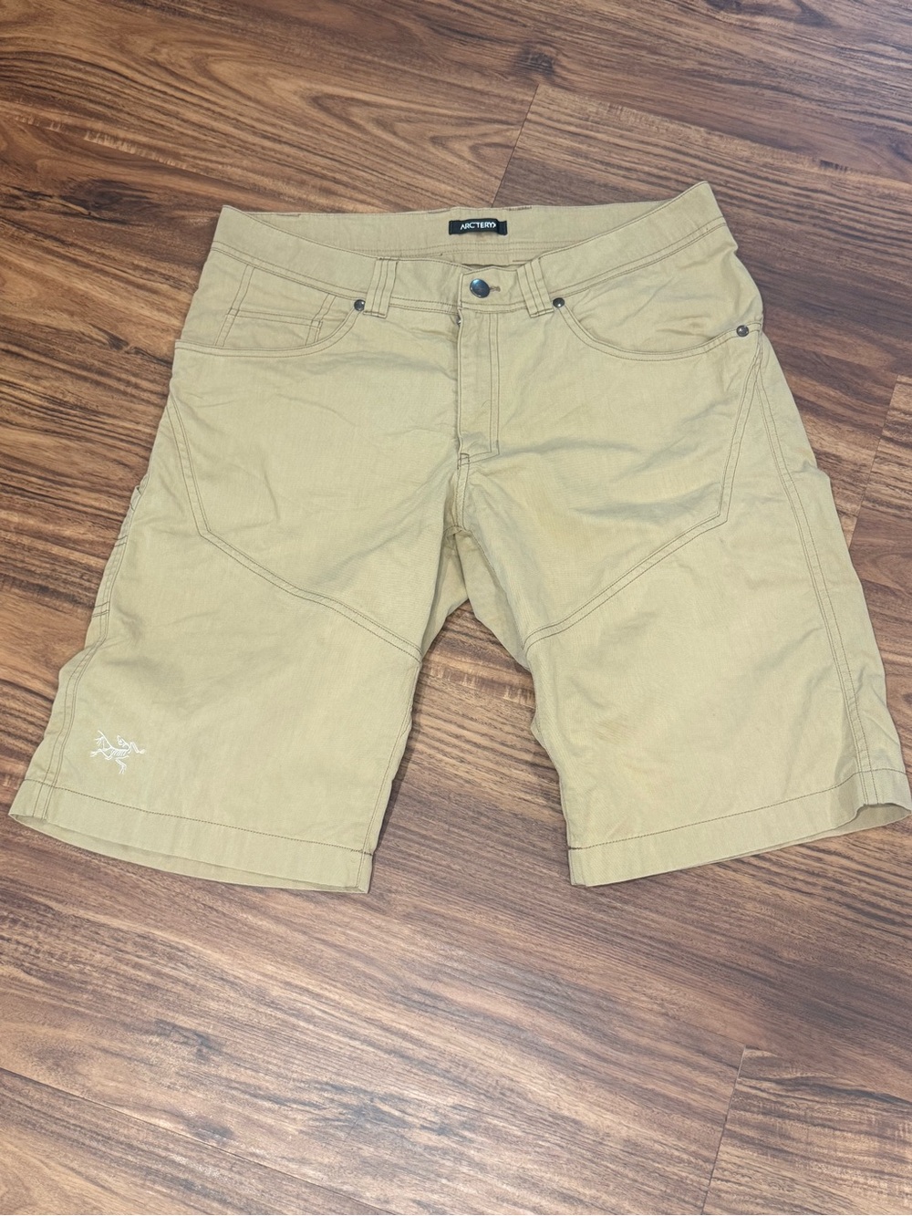 Arc'teryx Bastion Long Cargo Shorts 32 Khaki /Tan Hiking Embroidered